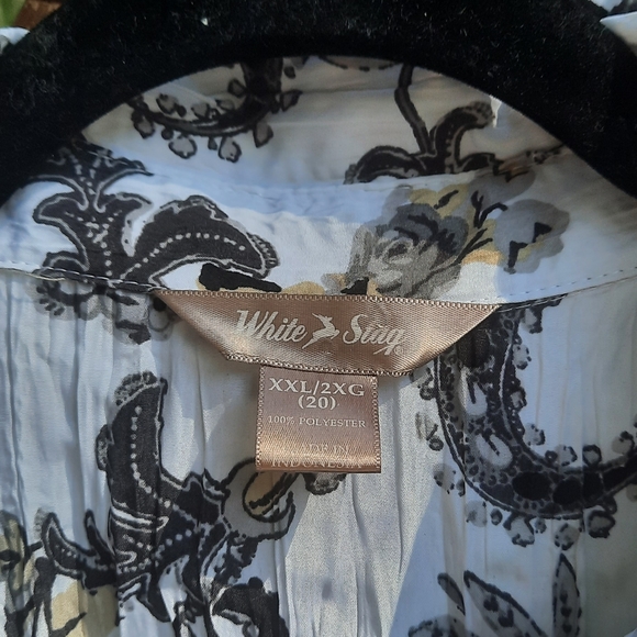 🍀3/15 🆕️ White Stag Floral Blouse - Picture 5 of 7